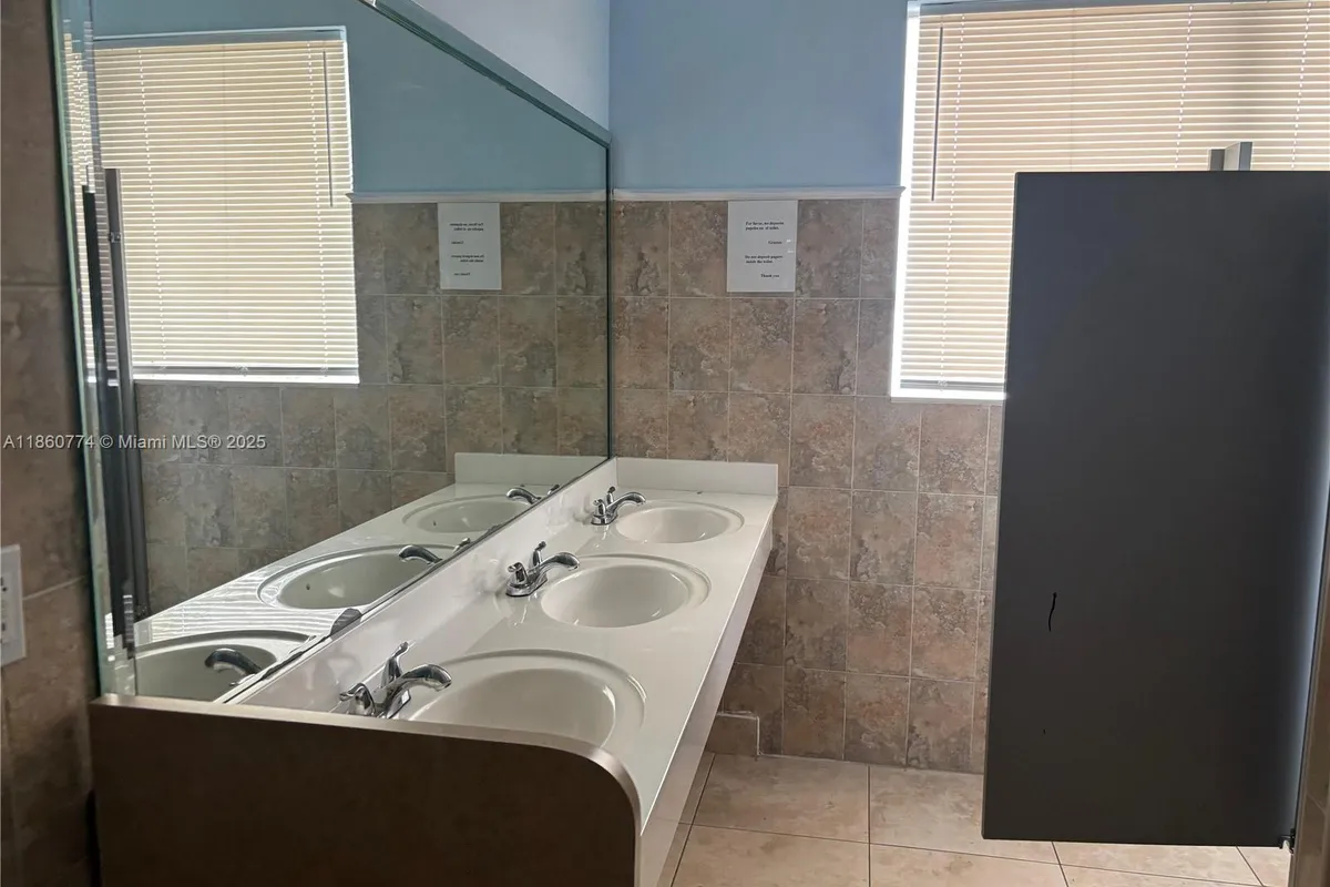 8302 NW 103rd St, Hialeah Gardens FL 33016