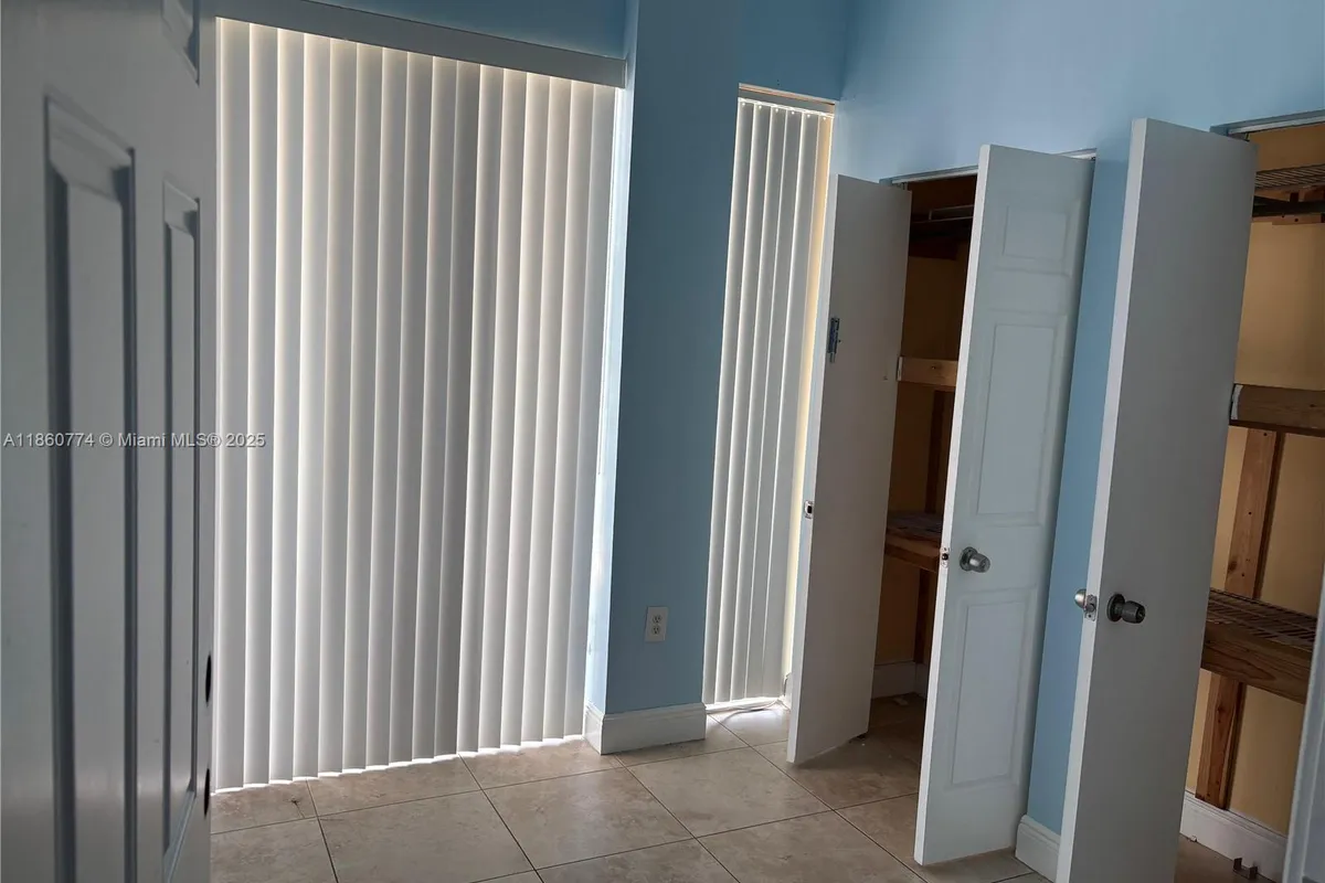 8302 NW 103rd St, Hialeah Gardens FL 33016