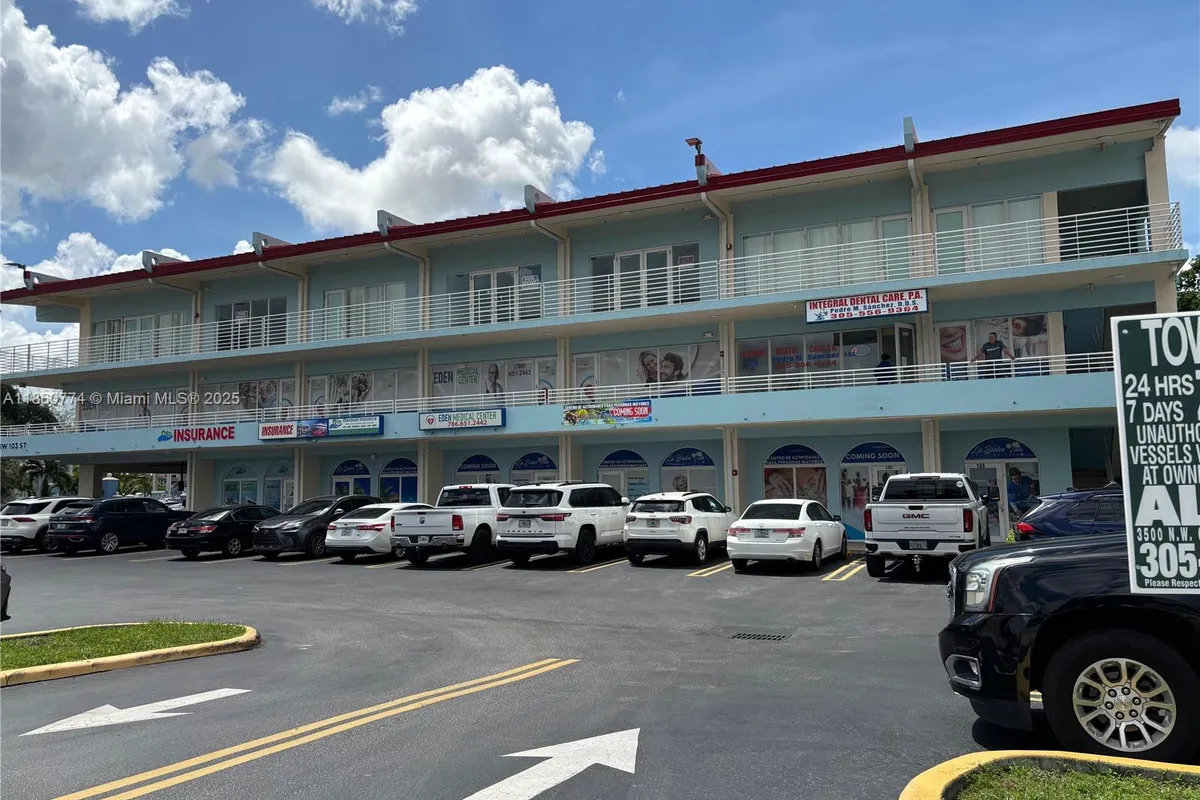 8302 NW 103rd St, Hialeah Gardens FL 33016