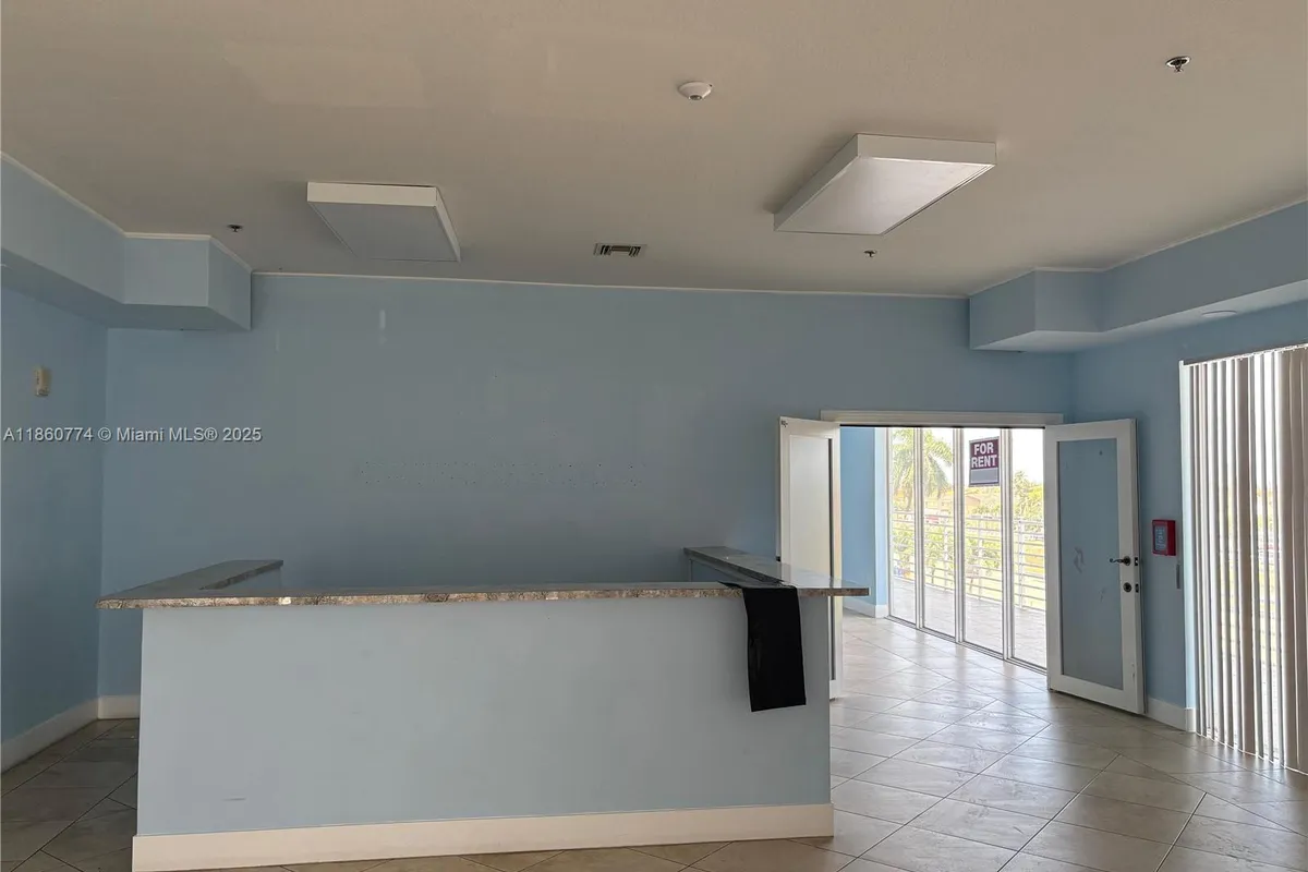 8302 NW 103rd St, Hialeah Gardens FL 33016