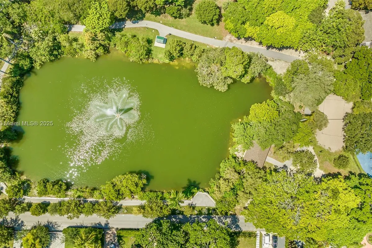 6310 SW 79th St # 18, South Miami FL 33143