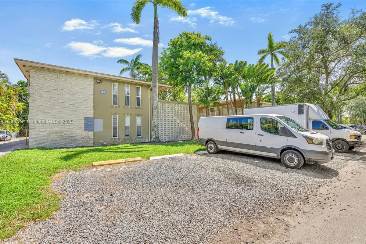 6310 SW 79th St # 18, South Miami FL 33143