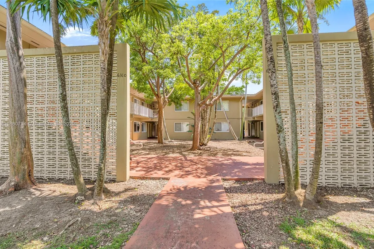 6310 SW 79th St # 18, South Miami FL 33143