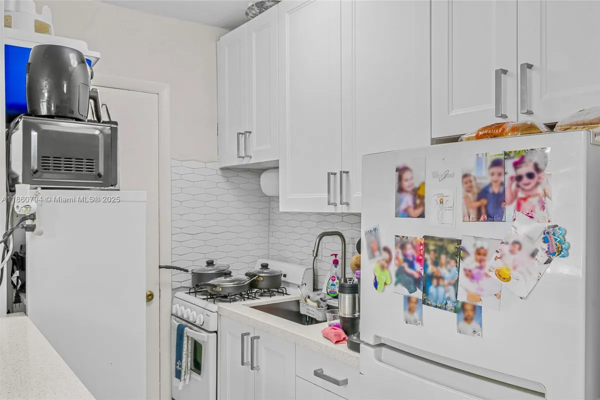 6310 SW 79th St # 18, South Miami FL 33143