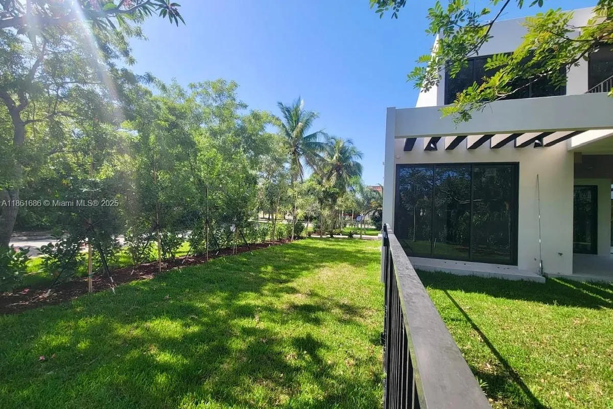 6250 SW 78th St, South Miami FL 33143