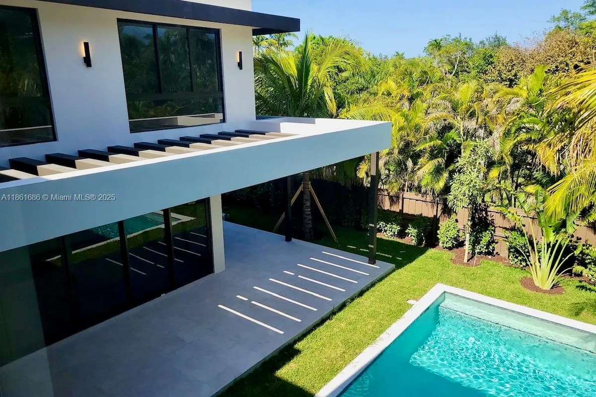 6250 SW 78th St, South Miami FL 33143