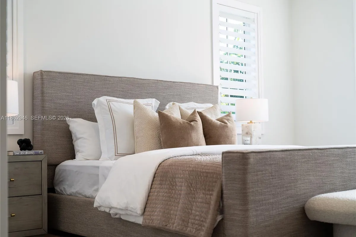 5950 SW 83rd St, South Miami FL 33143