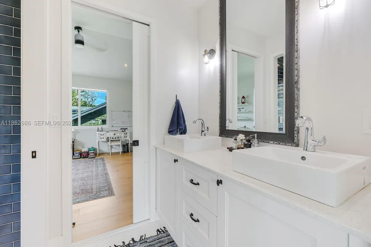 6910 SW 145th Ter, Palmetto Bay FL 33158