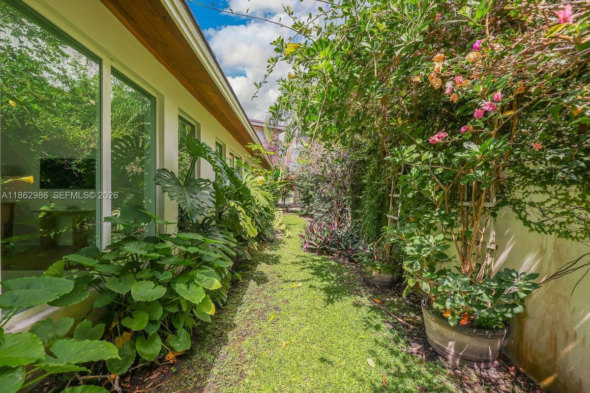 6910 SW 145th Ter, Palmetto Bay FL 33158