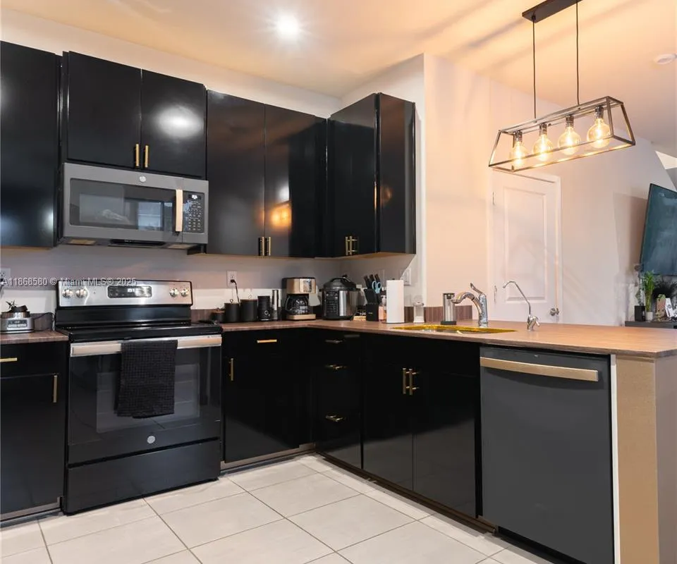 10807 SW 232nd Ter, Homestead FL 33032