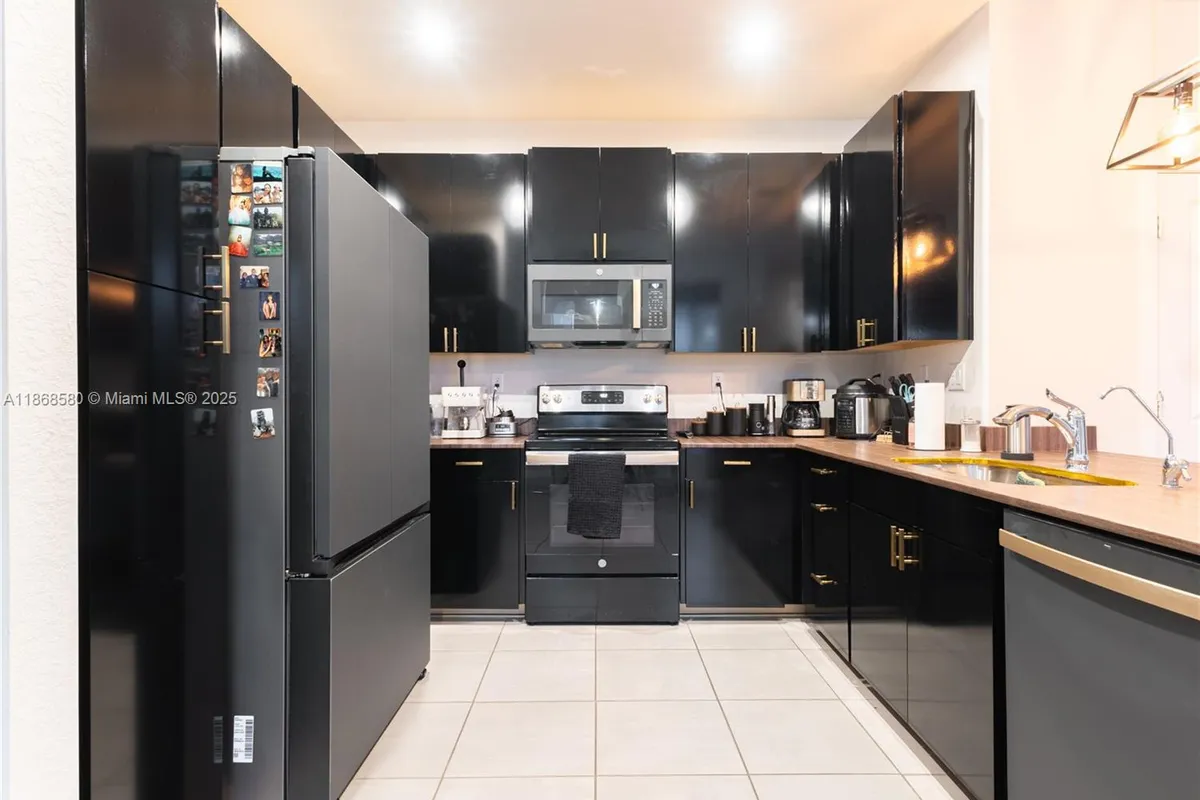 10807 SW 232nd Ter, Homestead FL 33032