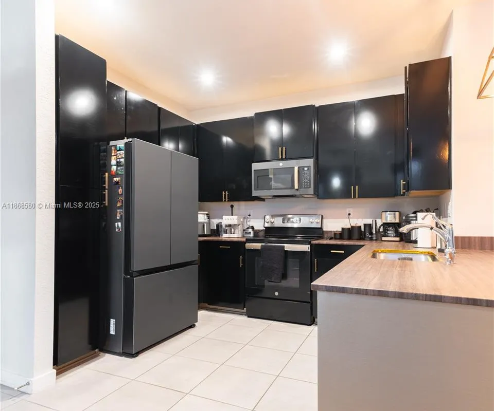 10807 SW 232nd Ter, Homestead FL 33032