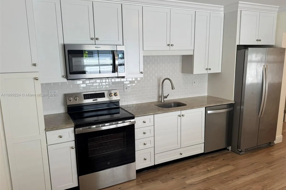 121 Linda Ln, Palm Beach Shores FL 33404