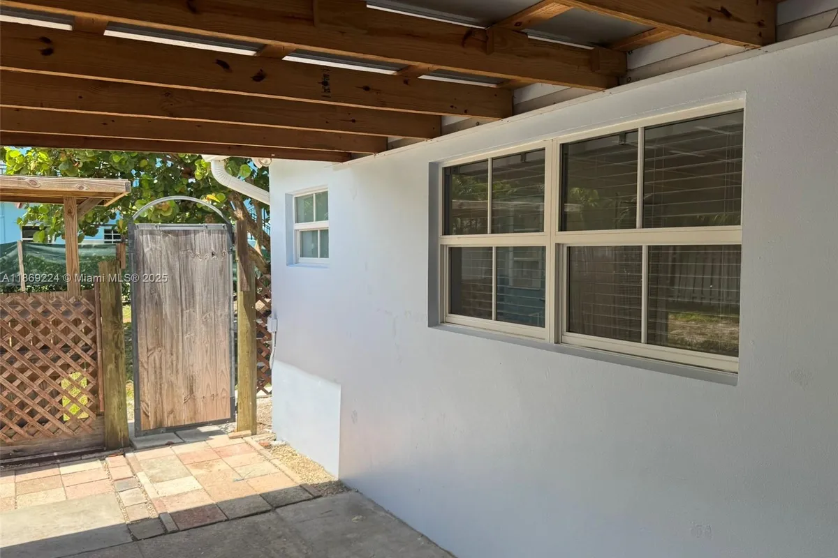 121 Linda Ln, Palm Beach Shores FL 33404