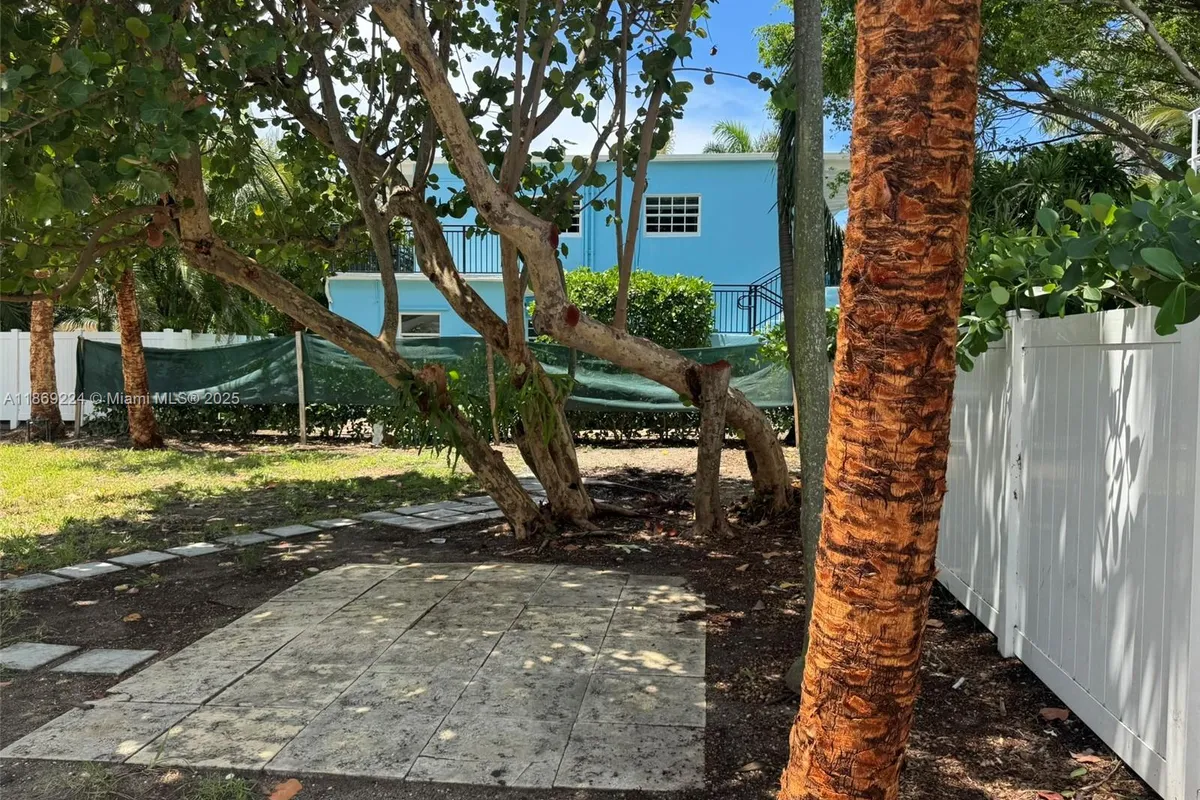 121 Linda Ln, Palm Beach Shores FL 33404