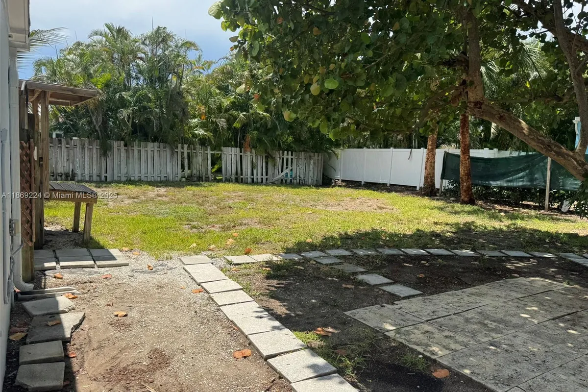 121 Linda Ln, Palm Beach Shores FL 33404