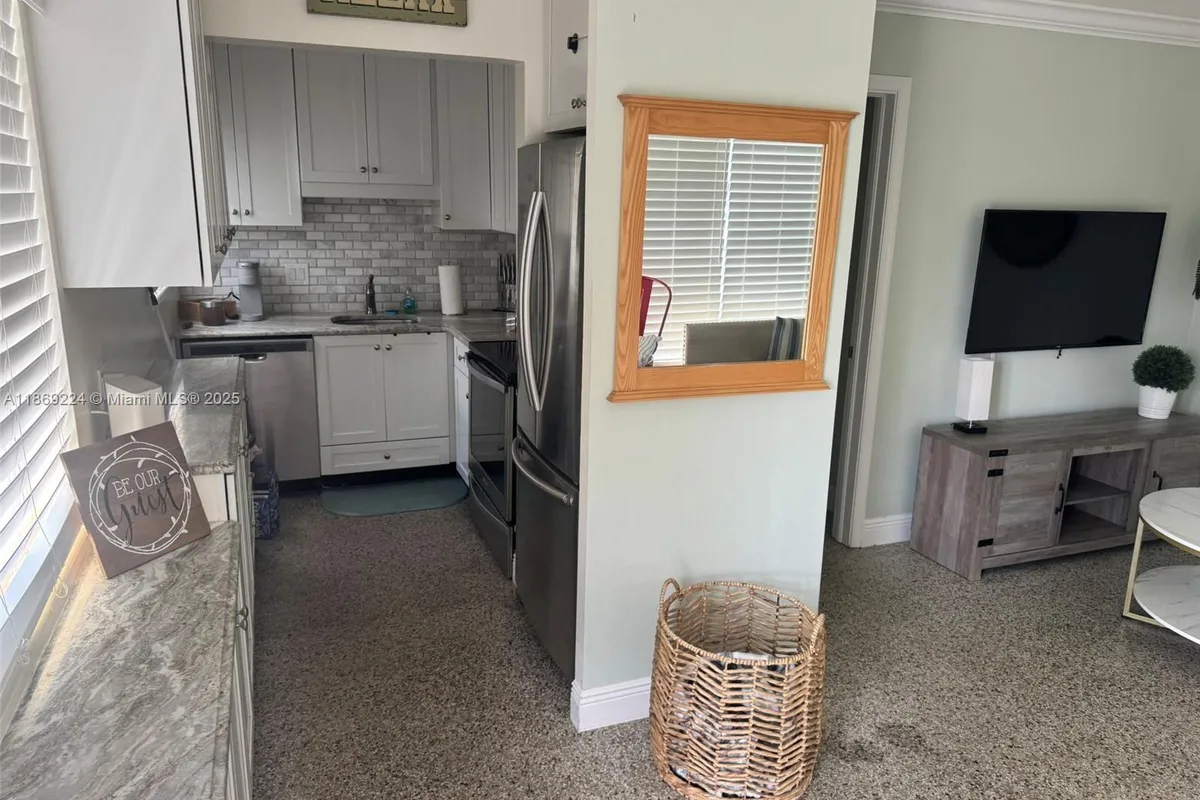 121 Linda Ln, Palm Beach Shores FL 33404