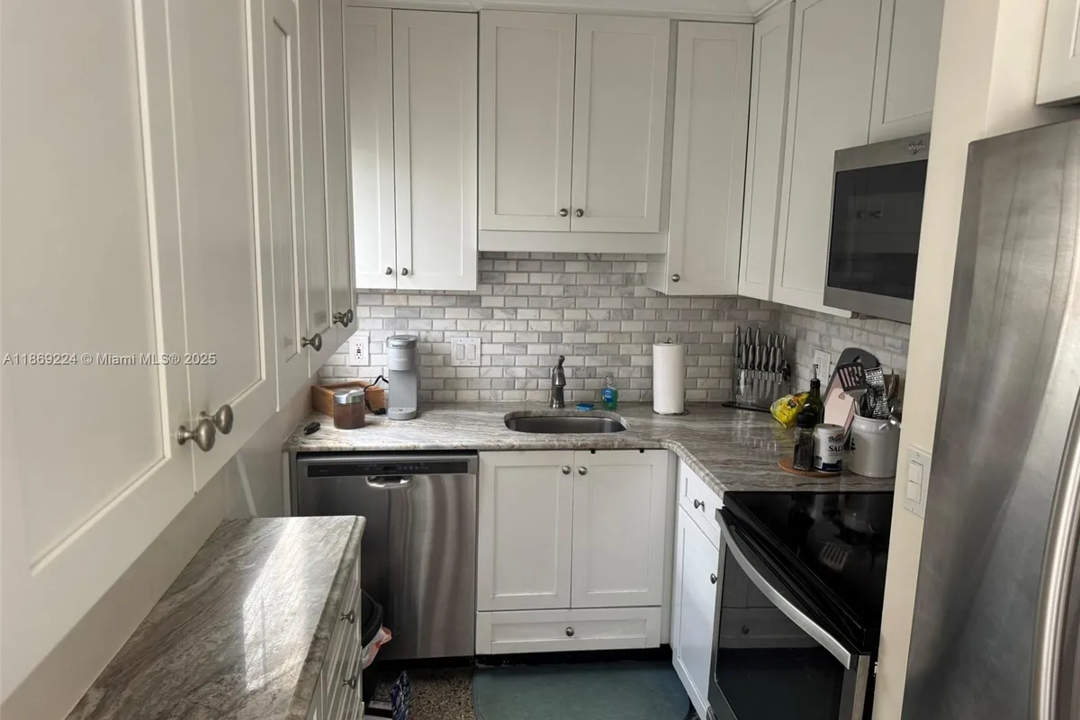 121 Linda Ln, Palm Beach Shores FL 33404