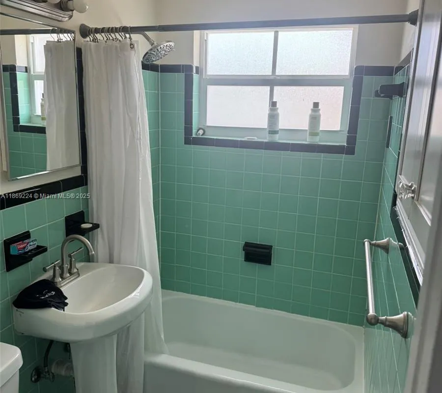 121 Linda Ln, Palm Beach Shores FL 33404