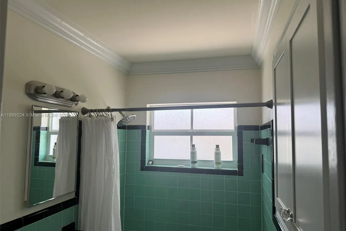 121 Linda Ln, Palm Beach Shores FL 33404