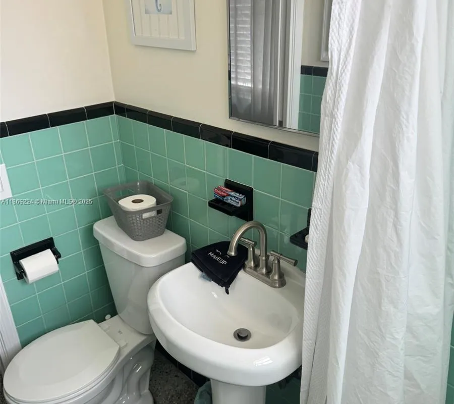 121 Linda Ln, Palm Beach Shores FL 33404