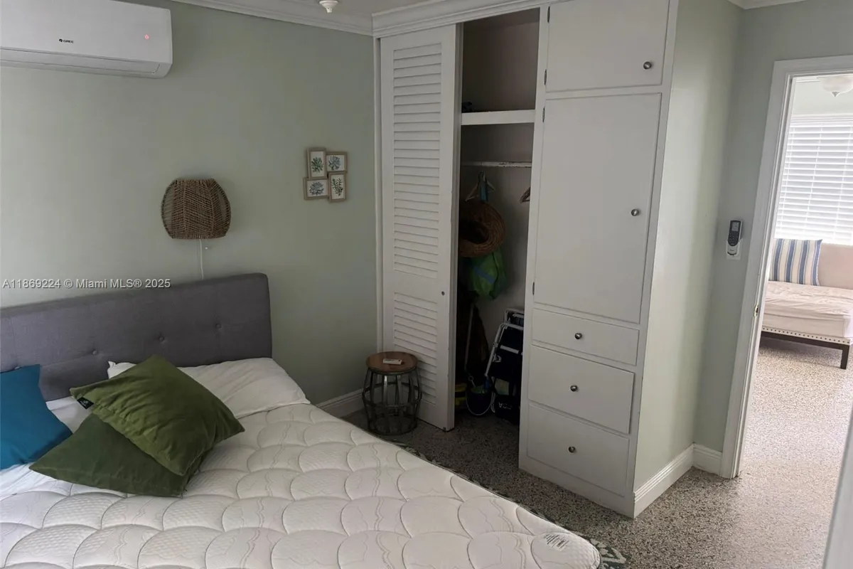 121 Linda Ln, Palm Beach Shores FL 33404