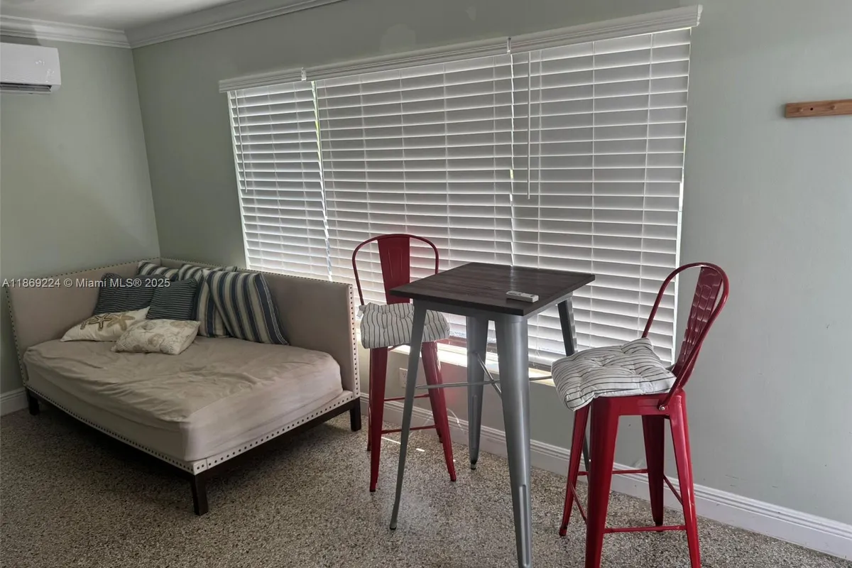 121 Linda Ln, Palm Beach Shores FL 33404