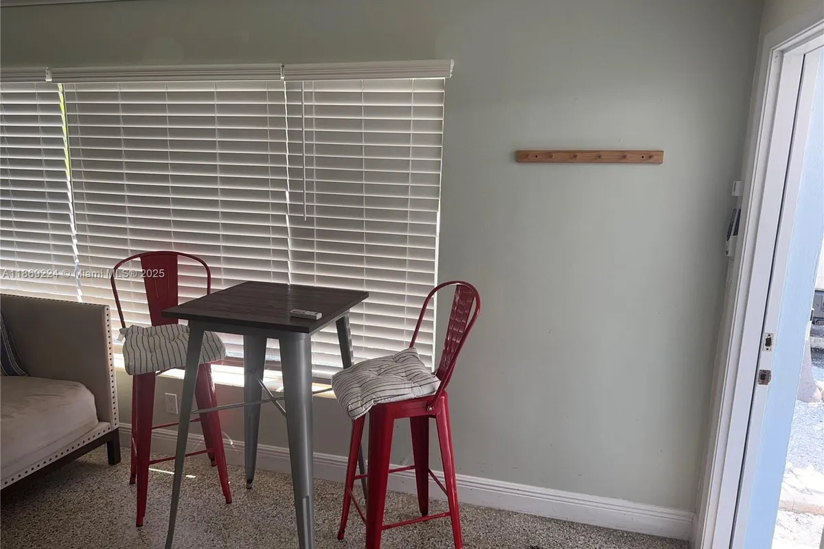 121 Linda Ln, Palm Beach Shores FL 33404