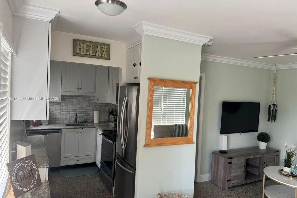 121 Linda Ln, Palm Beach Shores FL 33404