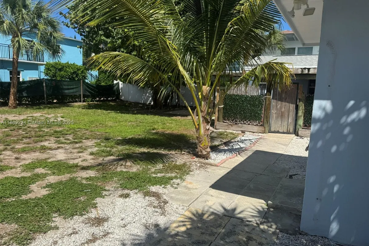 121 Linda Ln, Palm Beach Shores FL 33404