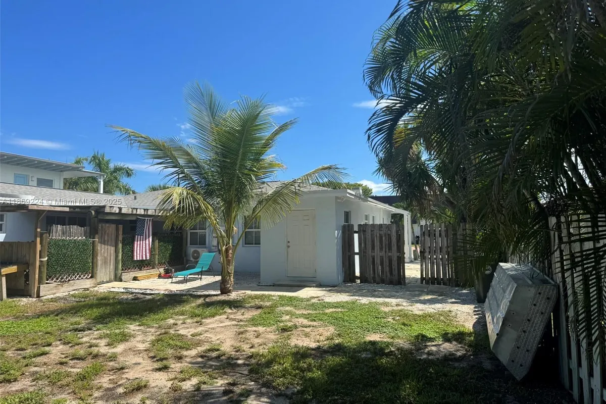 121 Linda Ln, Palm Beach Shores FL 33404