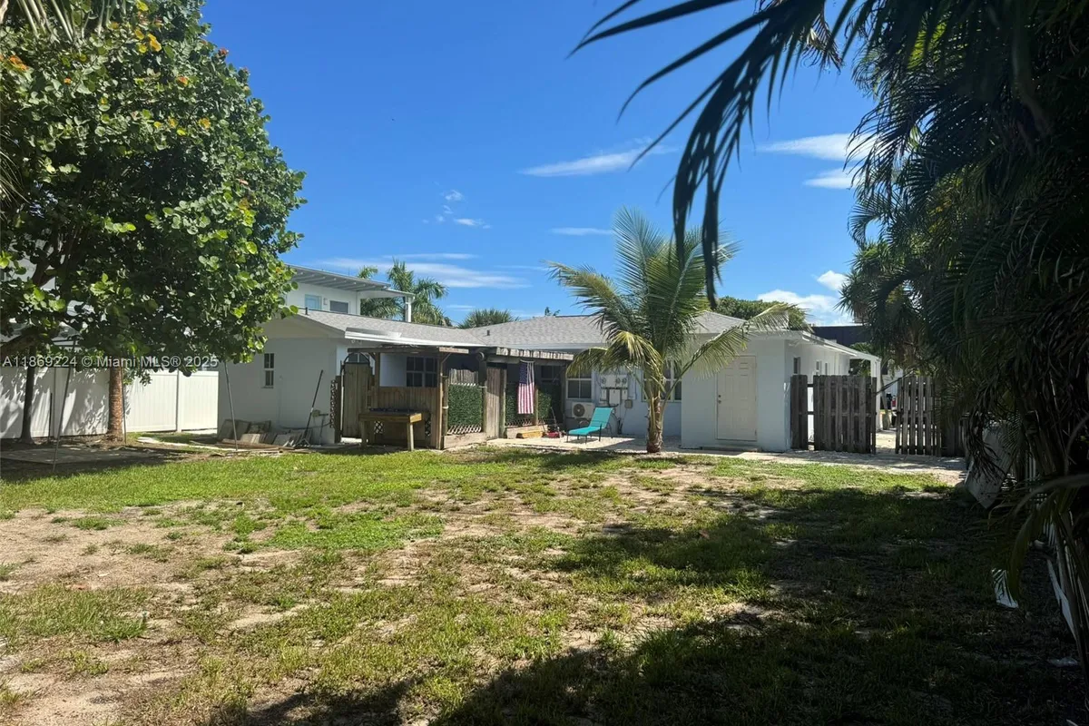 121 Linda Ln, Palm Beach Shores FL 33404