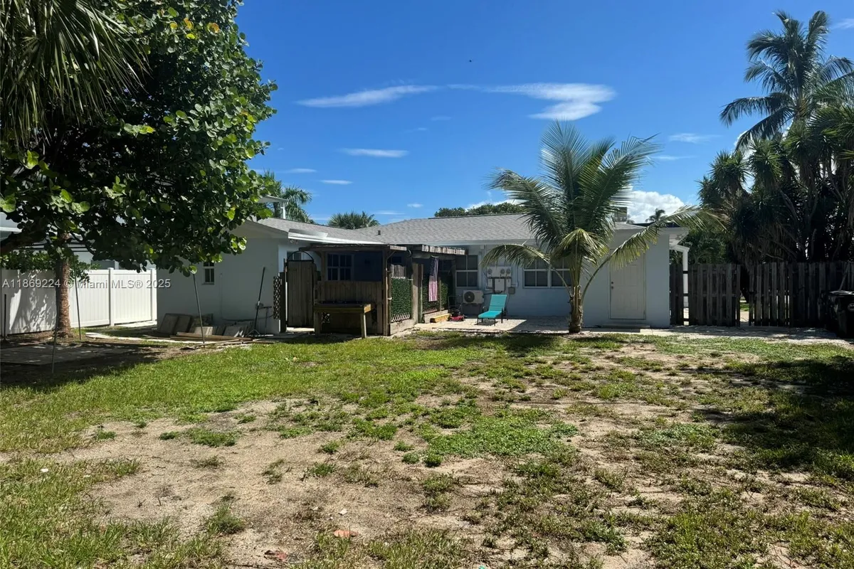 121 Linda Ln, Palm Beach Shores FL 33404