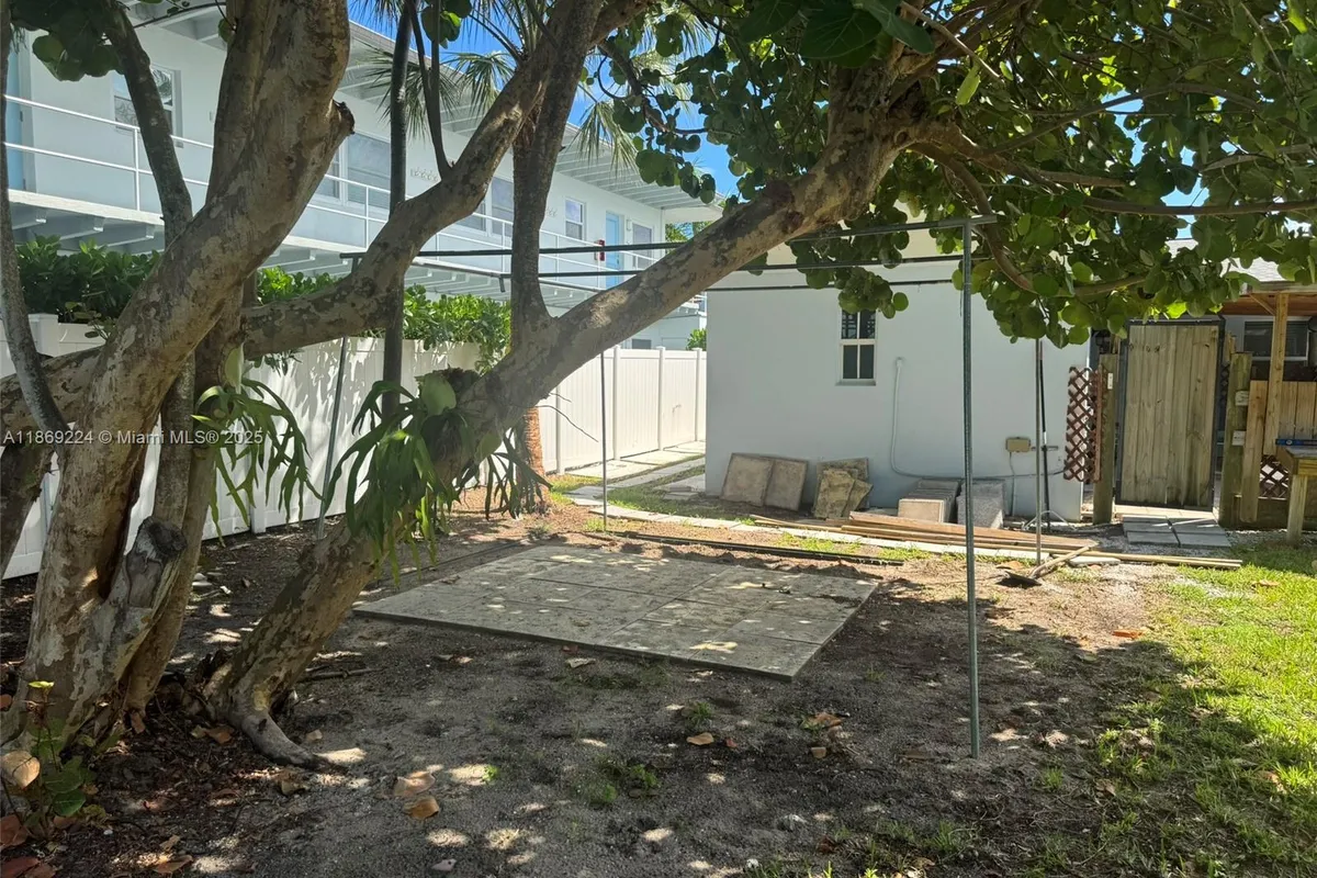 121 Linda Ln, Palm Beach Shores FL 33404