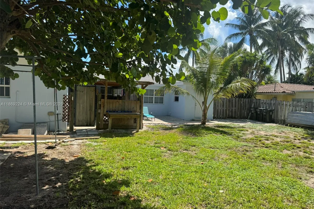 121 Linda Ln, Palm Beach Shores FL 33404