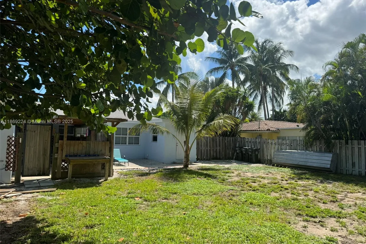 121 Linda Ln, Palm Beach Shores FL 33404