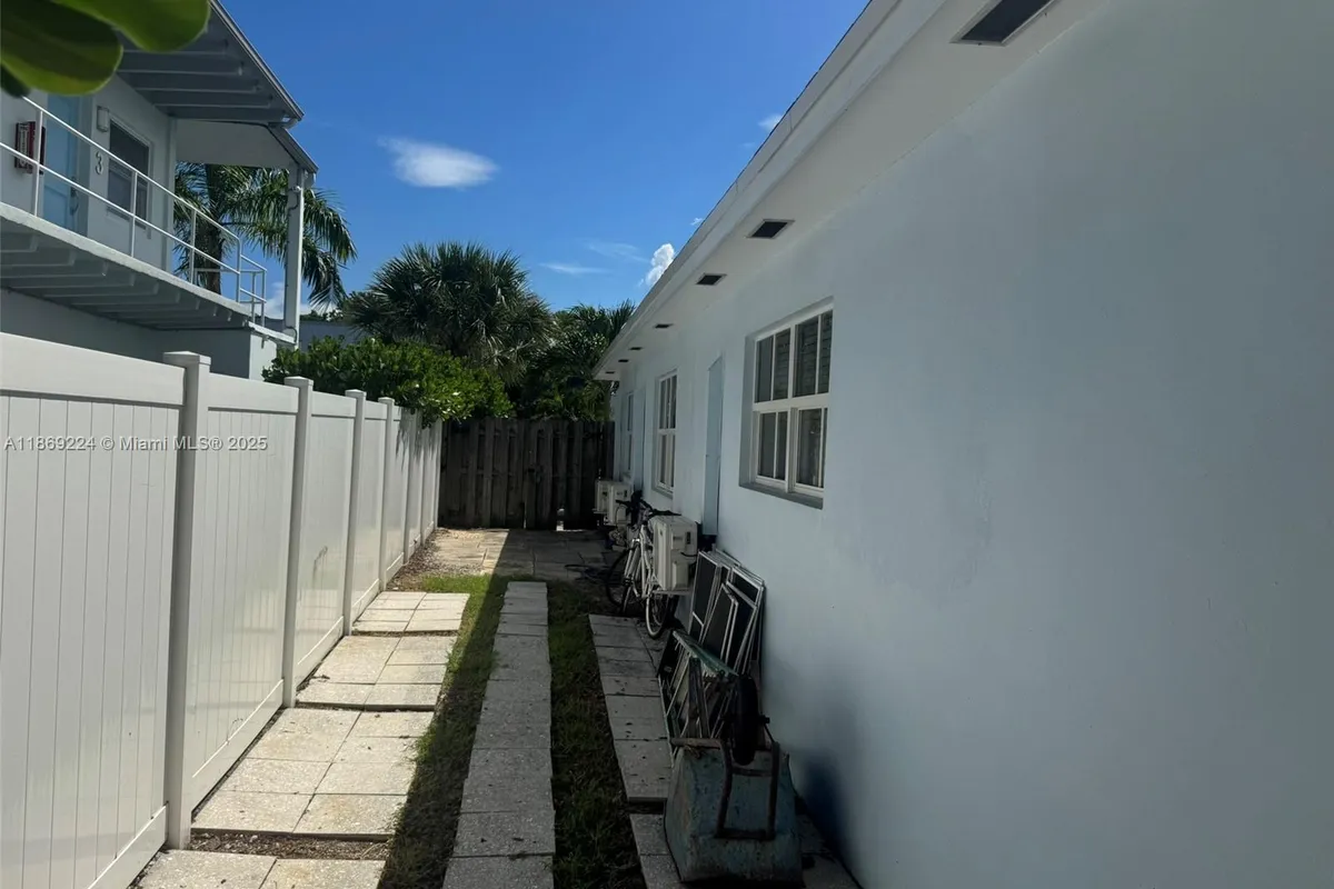 121 Linda Ln, Palm Beach Shores FL 33404
