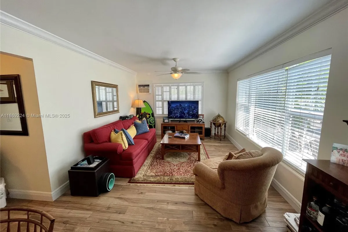 121 Linda Ln, Palm Beach Shores FL 33404