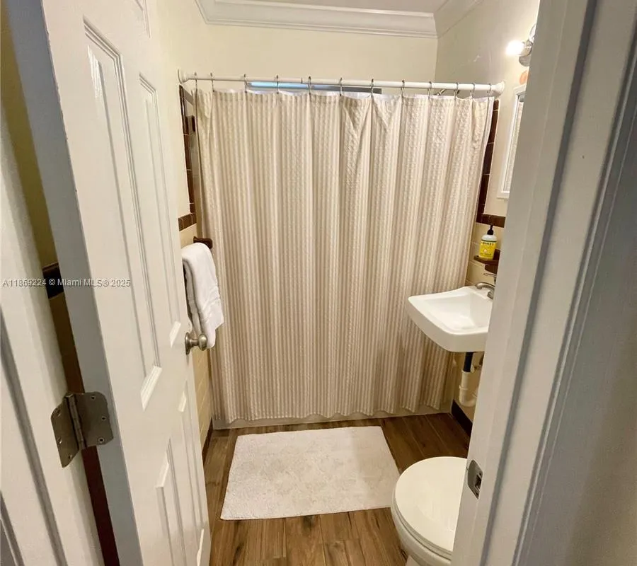 121 Linda Ln, Palm Beach Shores FL 33404