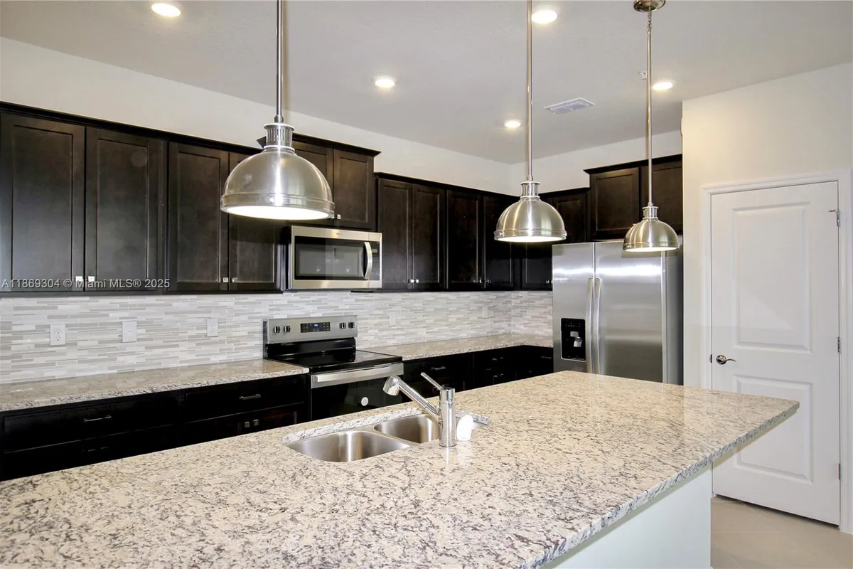 1258 Shoreside St, Clermont FL 34714