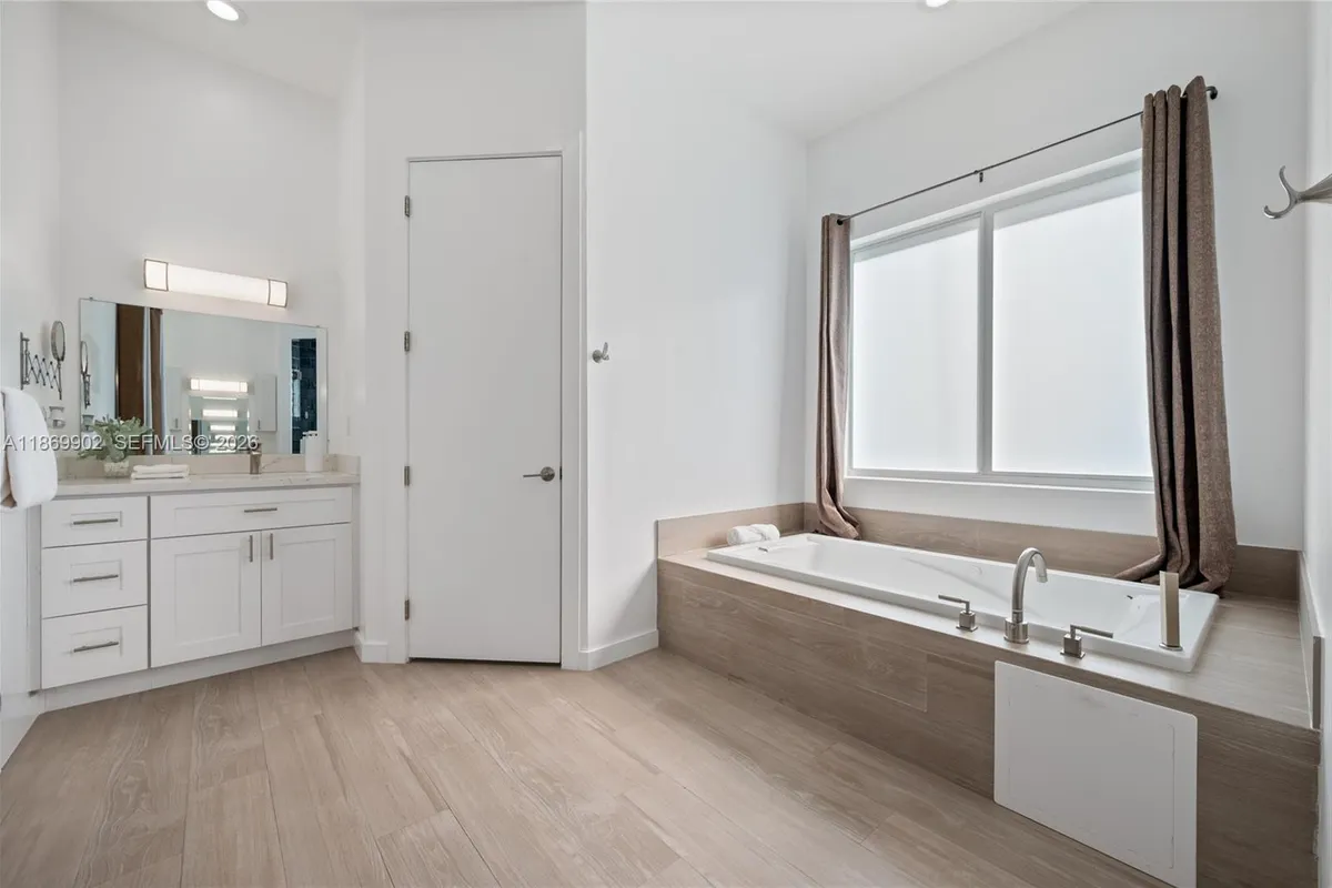 10703 SW 84th Ave, Miami FL 33156