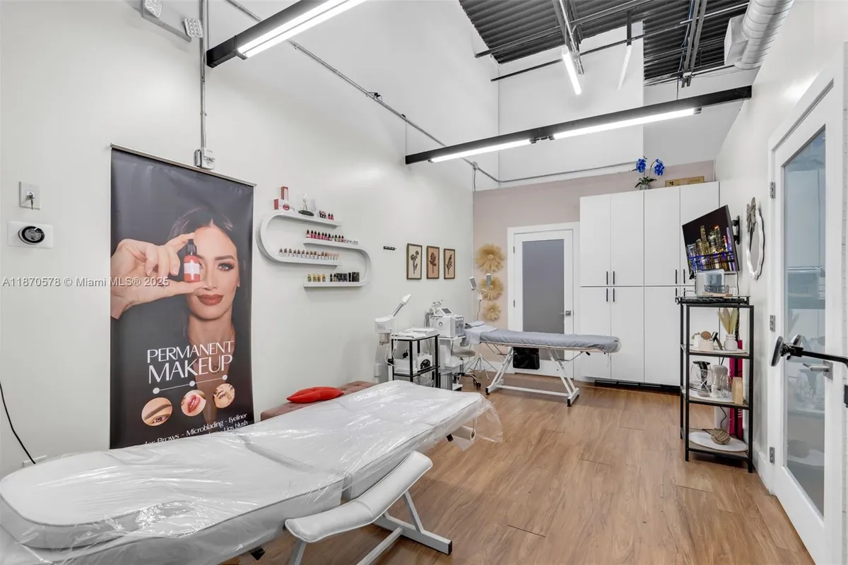 7801 NW 95 st, Hialeah Gardens FL 33016