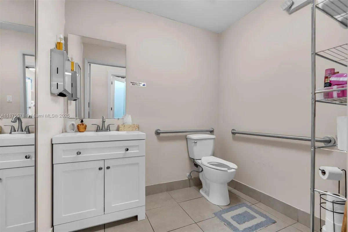 7801 NW 95 st, Hialeah Gardens FL 33016