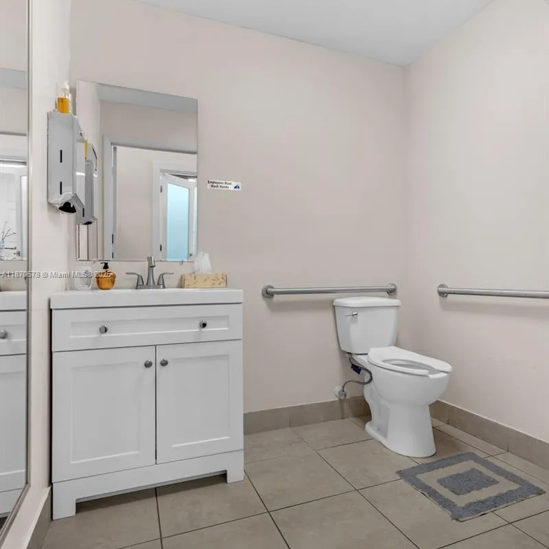 7801 NW 95 st, Hialeah Gardens FL 33016