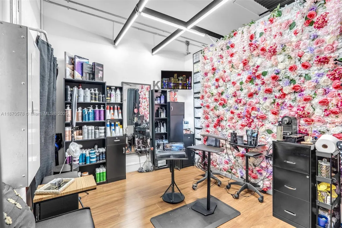 7801 NW 95 st, Hialeah Gardens FL 33016