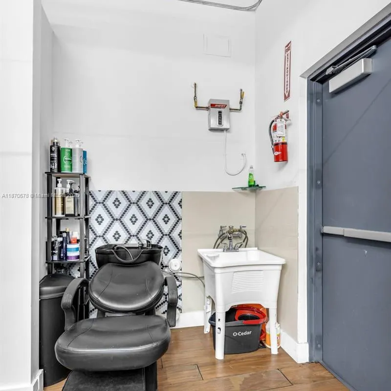 7801 NW 95 st, Hialeah Gardens FL 33016