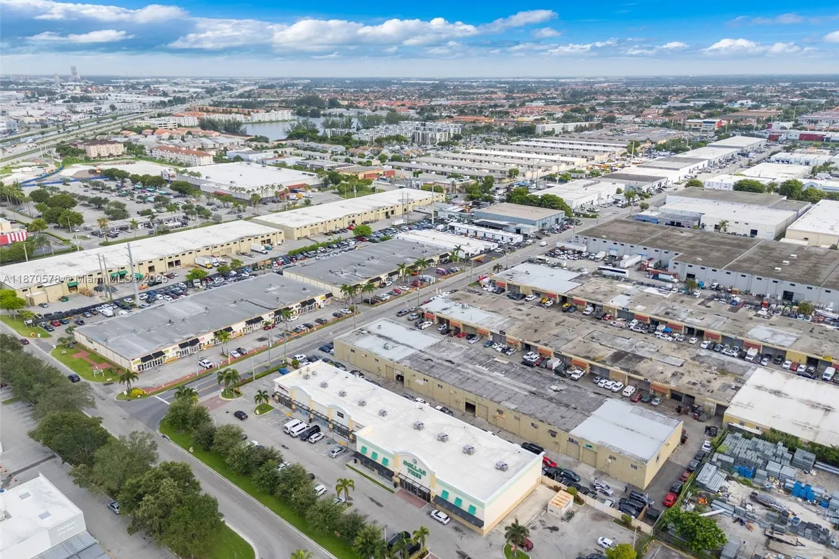 7801 NW 95 st, Hialeah Gardens FL 33016