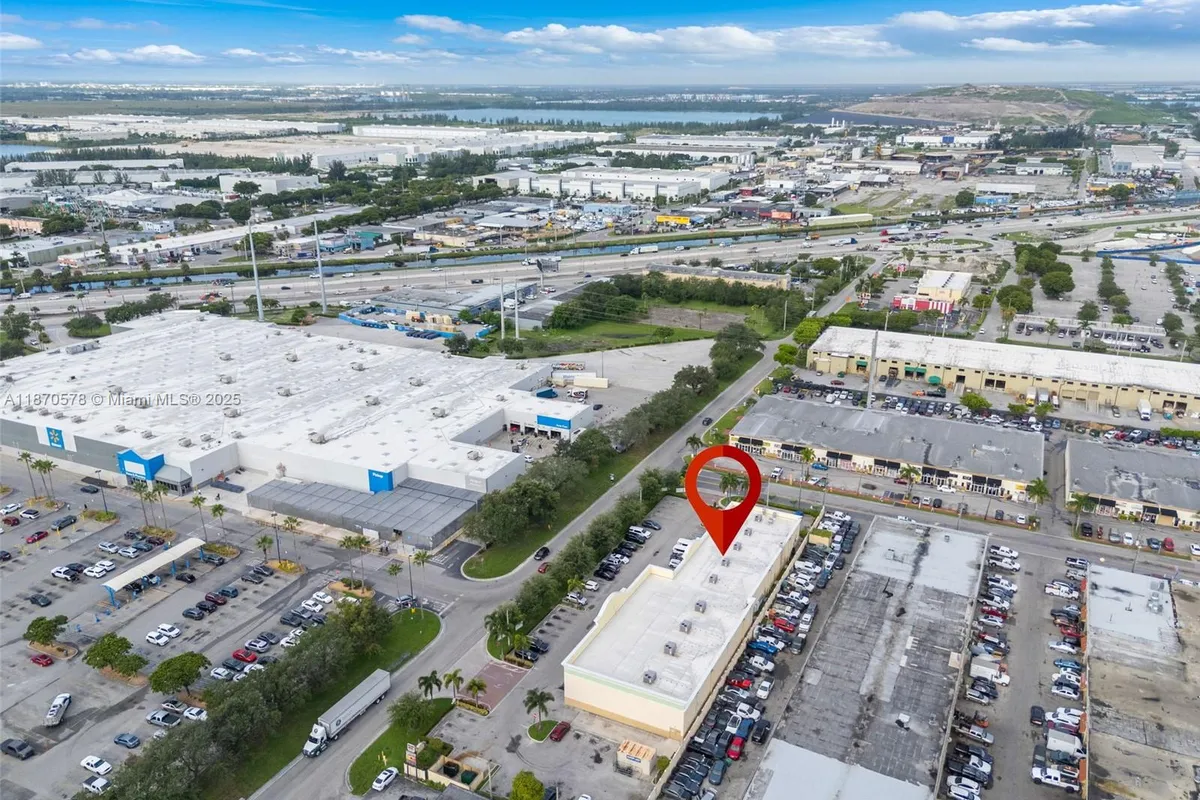 7801 NW 95 st, Hialeah Gardens FL 33016