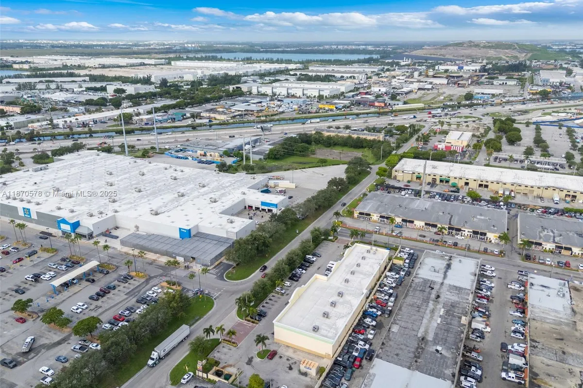 7801 NW 95 st, Hialeah Gardens FL 33016