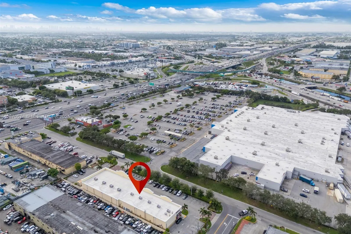 7801 NW 95 st, Hialeah Gardens FL 33016